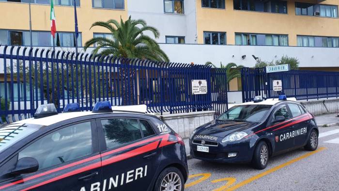 rifiuta di dare le generalita giovane nigeriano denunciato