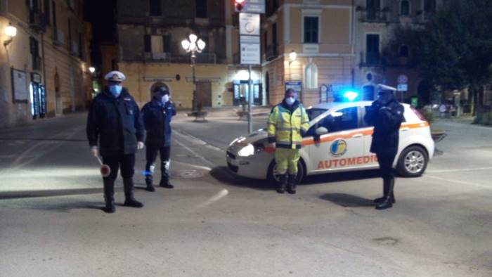 polizia municipale in trincea per il covid 19 foto