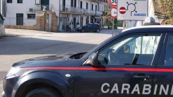 in auto con un grosso coltello 60enne denunciato