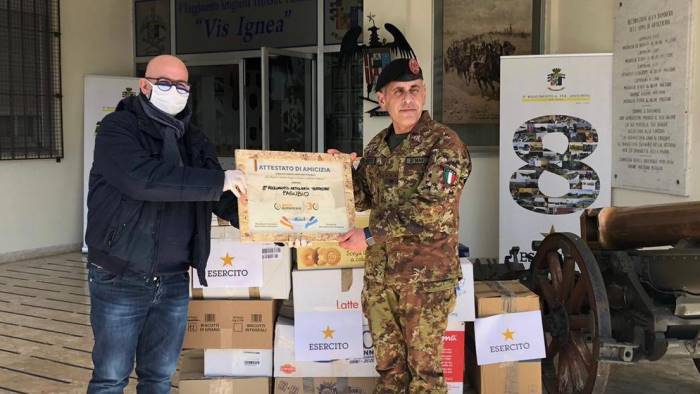 oltre 3 tonnellate di cibo donate dagli artiglieri di persano