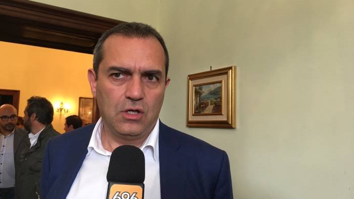 blocco servizi psichiatria la preoccupazione di de magistris