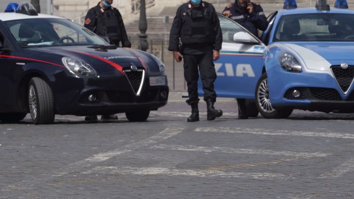 furti nei supermercati fermati due napoletani