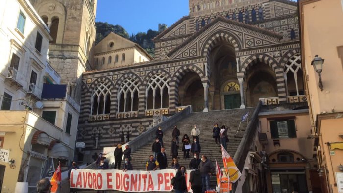 turismo protesta ad amalfi dignita e lavoro per tutti