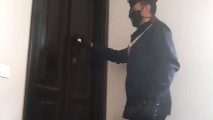 salerno sgomberata dai carabinieri un abitazione occupata