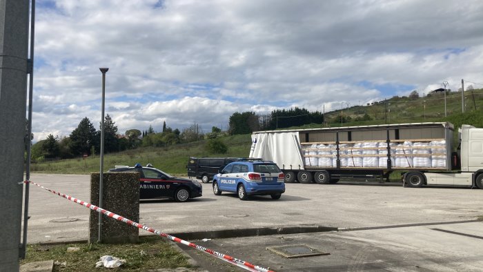 dramma a benevento travolto da un tir muore un immigrato