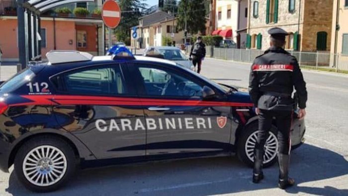 beccati in giro e senza mascherina multe per 12 salernitani