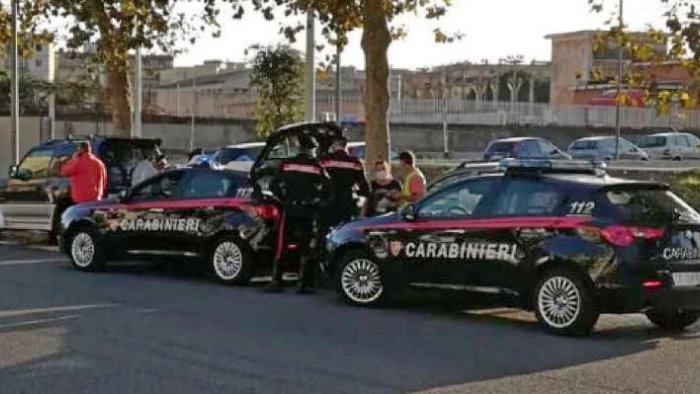 in giro nonostante le misure cautelari due arresti