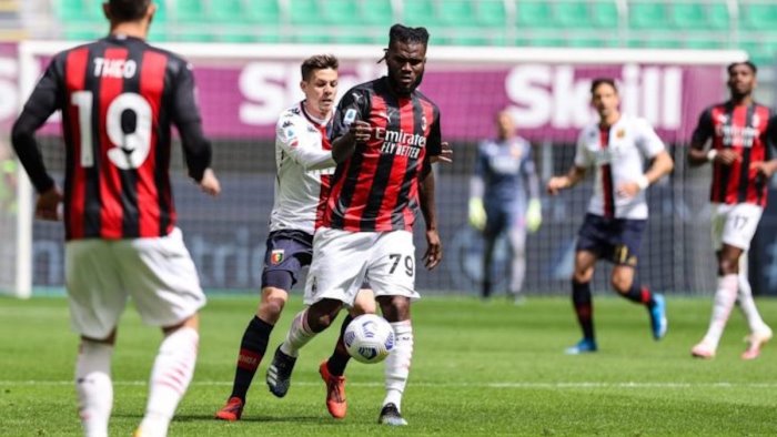 il milan torna a vincere a san siro 2 1 al genoa