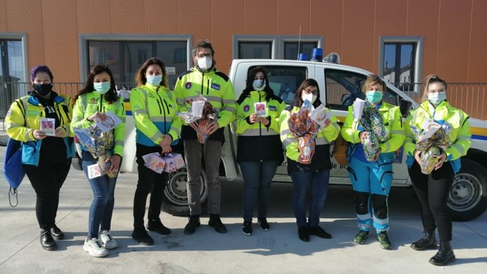 colombine e uova di pasqua per tutti bambini bisaccesi