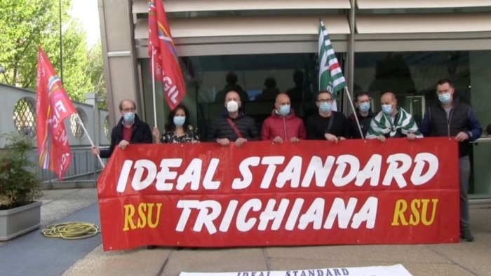 ideal standard oggi manifestazione a milano