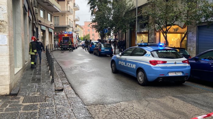 salerno allarme bomba in via santi martiri salernitani