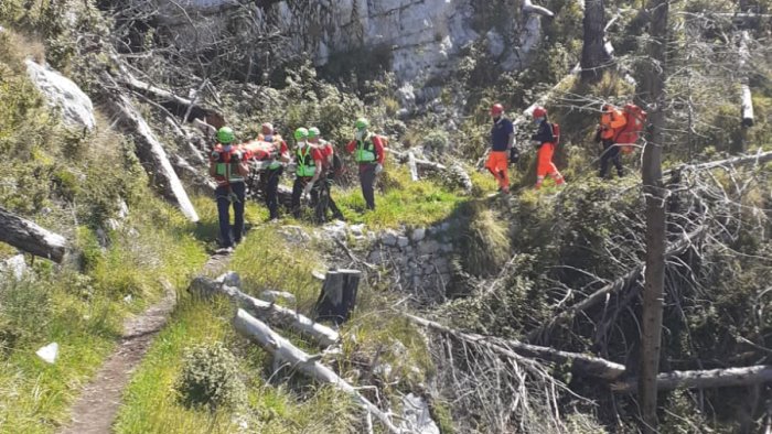 costiera amalfitana soccorsi tre escursionisti in poche ore