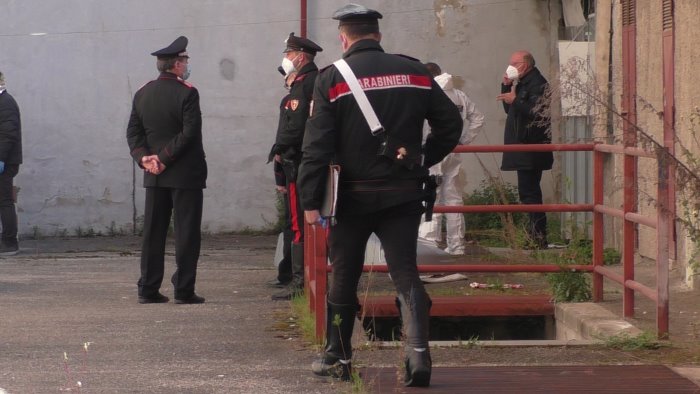 giovane trovato morto in via dei mulini e giallo