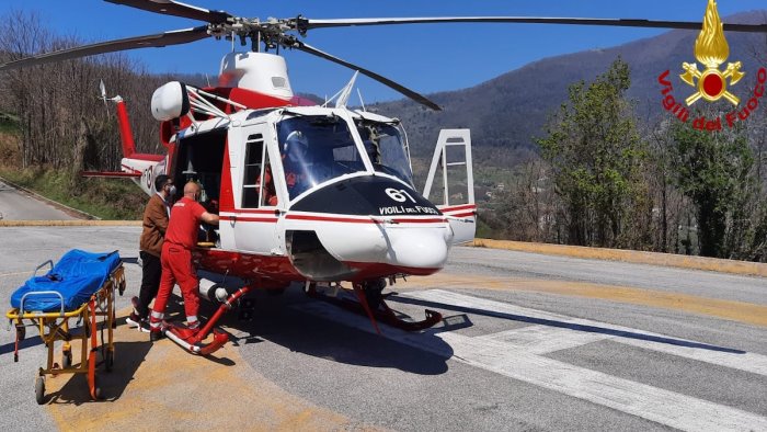 tramonti infortunio in montagna mentre scappa dall incendio