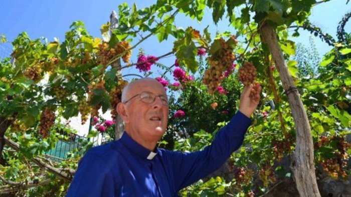 capri piange la scomparsa di don vinvenzo il prete contadino