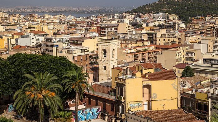 covid passano in arancione sei regioni sardegna in rosso