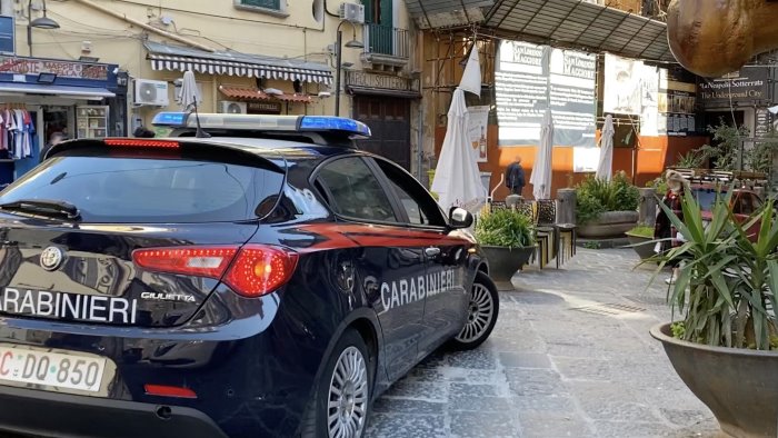 non si fermano all alt e investono carabinieri comandante e un 17enne arrestati