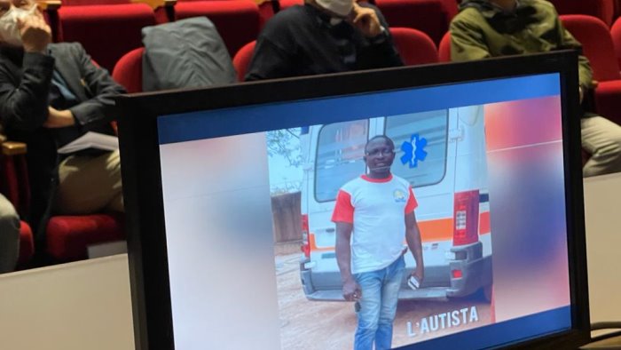 il moscati dona un ambulanza e arredi scolastici al villaggio in burkina faso