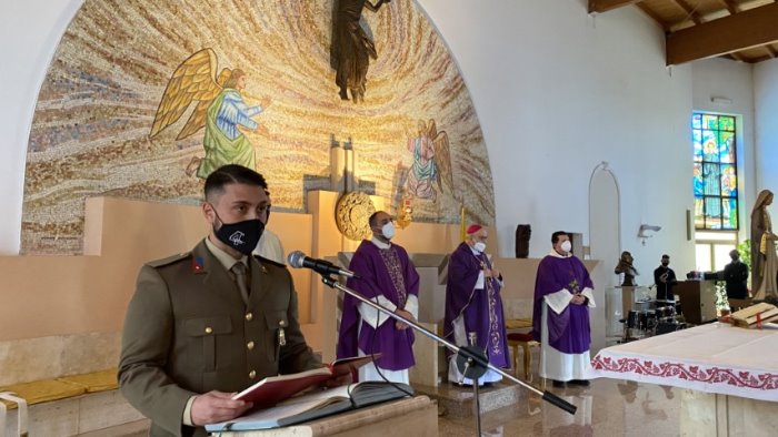 il 4 reggimento carri di persano celebra il precetto pasquale