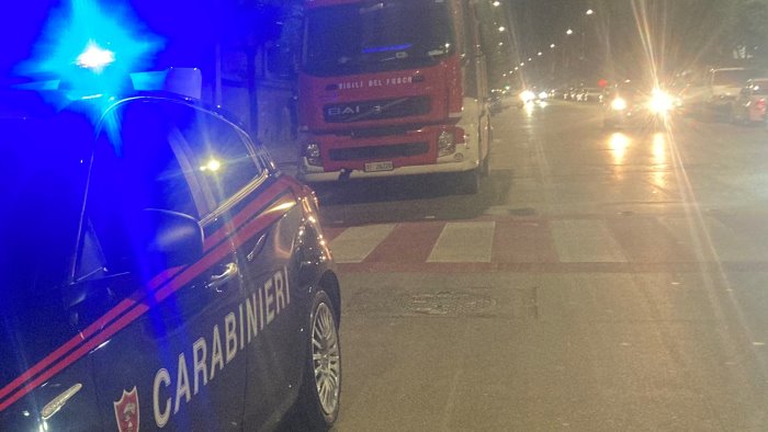 principio d incendio all interno di un auto a solopaca e giallo