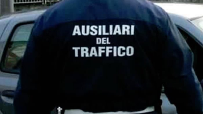 furore per la prima volta avra gli ausiliari del traffico