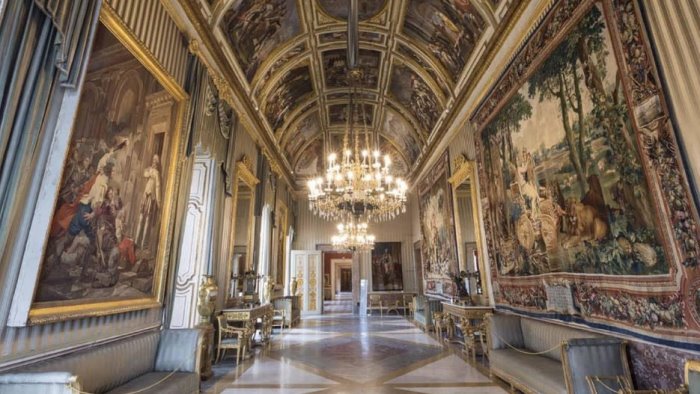 il palazzo reale di napoli rimarra aperto a pasqua pasquetta e 25 aprile