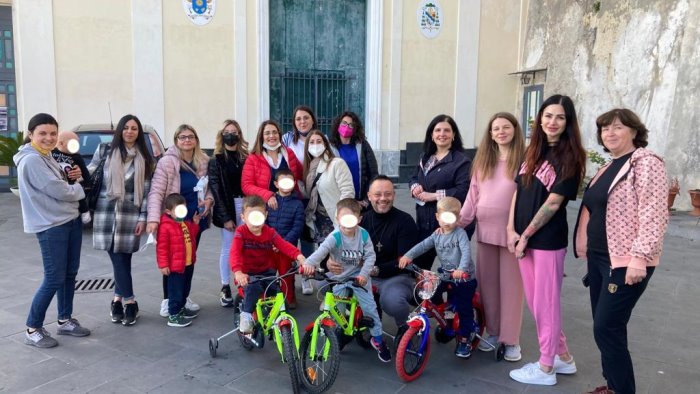 il cuore grande di salerno nuove bici per i bimbi ucraini ospiti a canalone