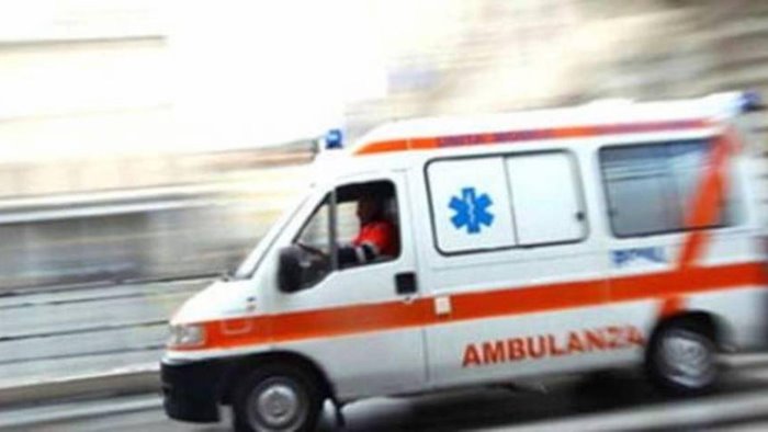 tragedia sul lavoro operaio 60enne muore schiacciato da un carico di bidoni