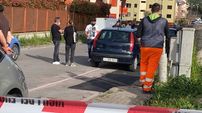 tragedia a contrada quattrograna ad avellino si lancia dal balcone e muore