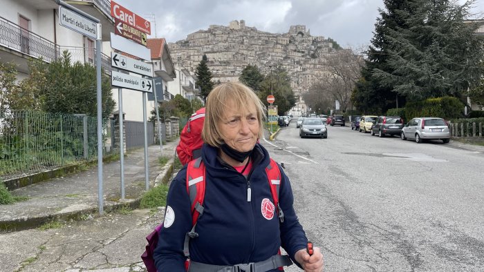 a piedi da venezia a pechino all eta di 72 anni la nuova sfida di vienna