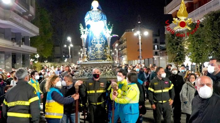 pasqua ad avellino e tornata la processione del venerdi santo in presenza