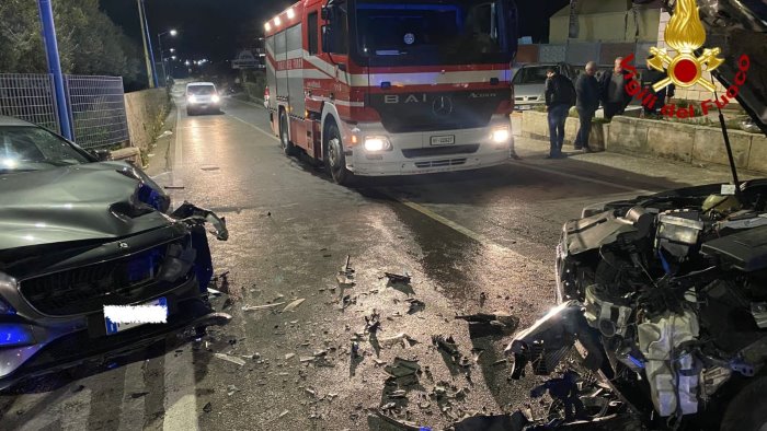 campagna incidente al quadrivio tre feriti estratti dalle auto