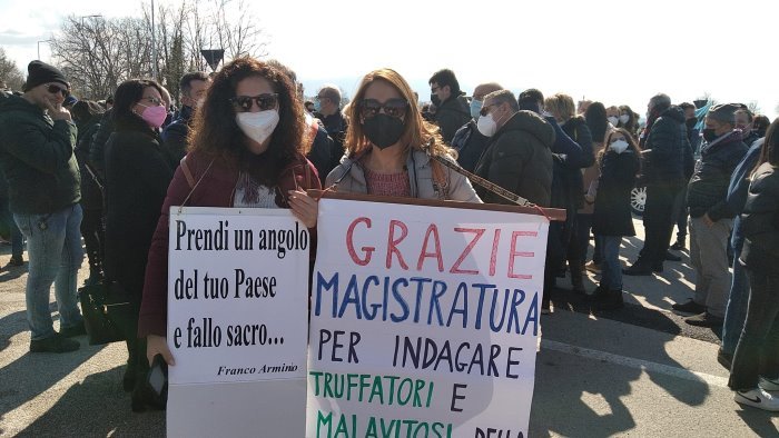 rifiuti a persano rivolta dei sindaci contro la provincia scelte sbagliate