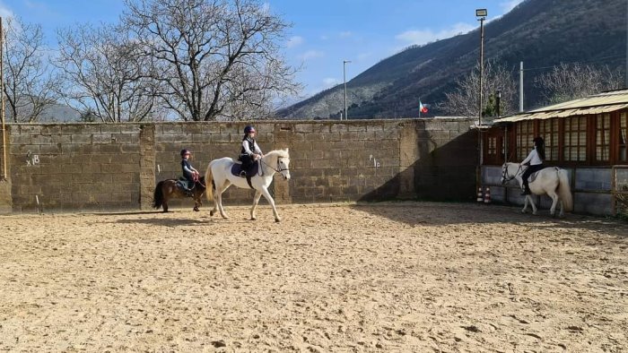 roccapiemonte lezioni di equitazioni gratuite per i giovani ucraini