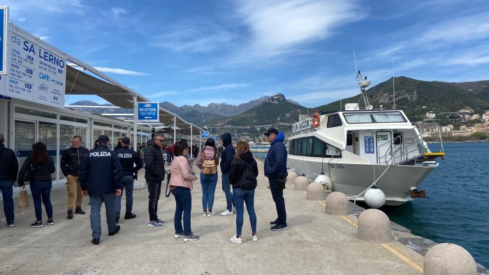 salerno invasa dai turisti a pasquetta controlli in ogni angolo della citta