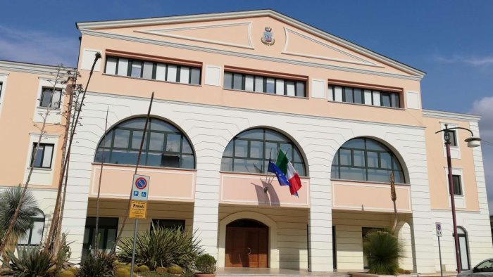 agropoli sfiducia al sindaco stamattina carabinieri in municipio