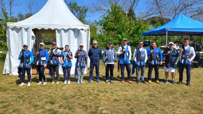 tiro a volo stanco in gara sulle pedane di lonato del garda