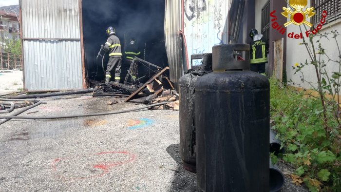 san mango a fuoco il deposito del centro parrocchiale