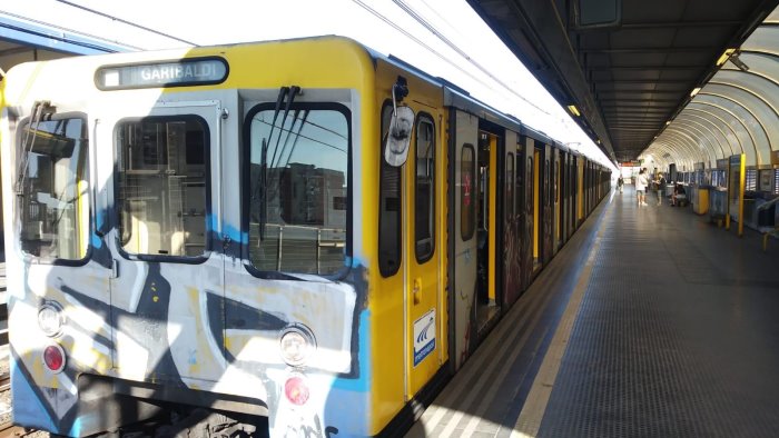 napoli riaperta la linea 1 metro ripresa la circolazione dopo un guasto