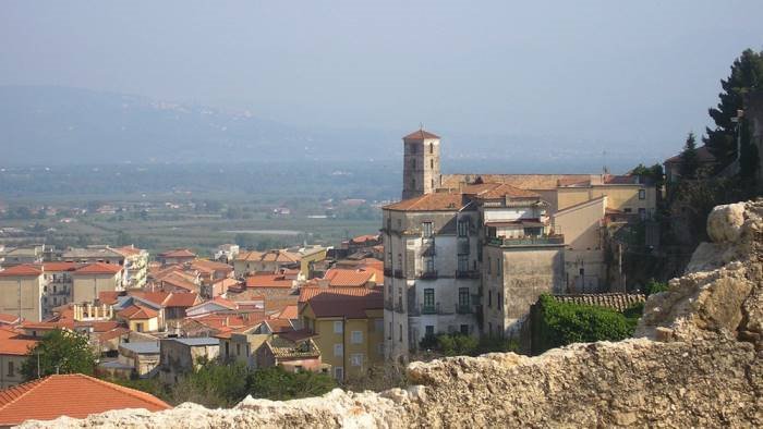 stabilimenti balneari chiusi e niente eventi polemica per il flop di pasquetta