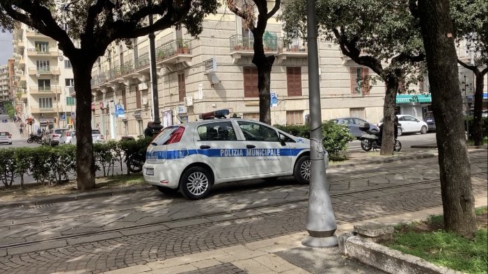 salerno lungomare sicuro e lotta agli abusivi task force della municipale