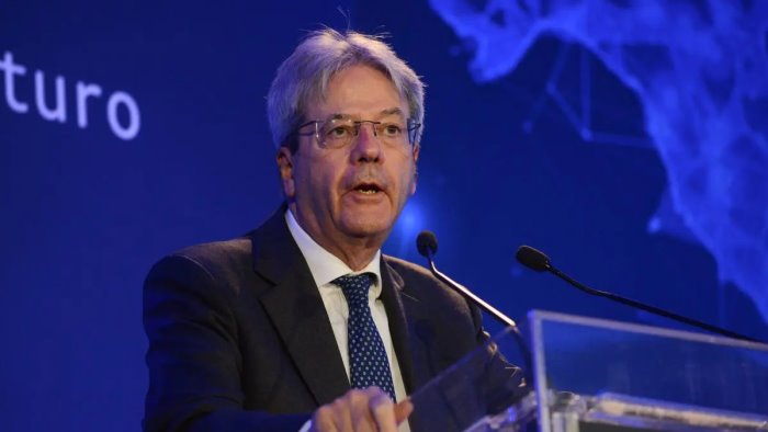 ue gentiloni il rischio di stagnazione e alto