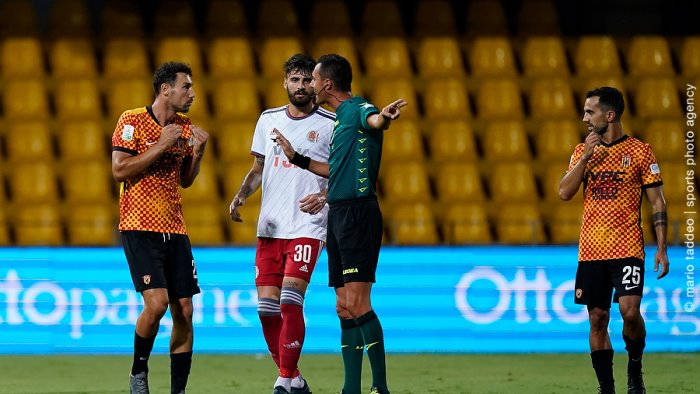 monza benevento un arbitro esperto per il big match dell u power stadium