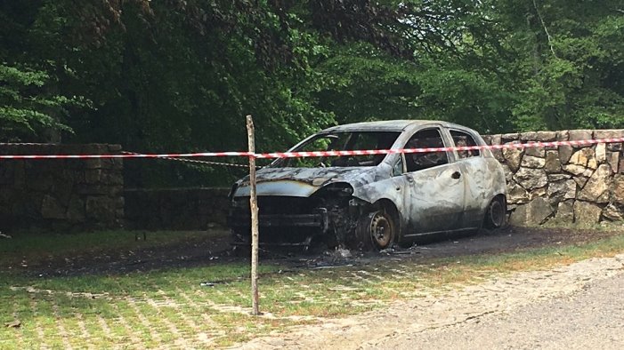 ucciso a fucilate e bruciato nell auto ultima spiaggia per un 33enne