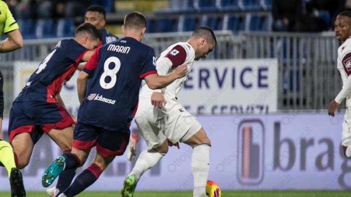 serie a il verona espugna cagliari la salernitana e padrona del suo destino