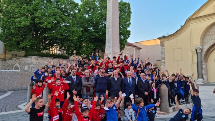 il rugby invade la citta una festa di colori in attesa del torneo di domenica