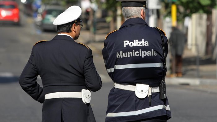 eboli investe due vigili urbani e fugge arrestato