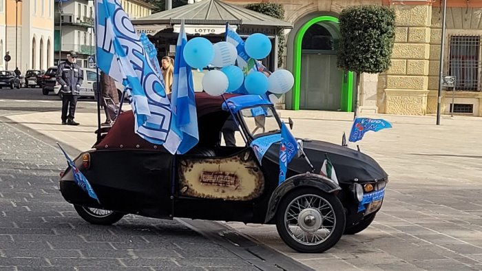 auto d epoca in piazza liberta c e anche quella dello scudetto del napoli