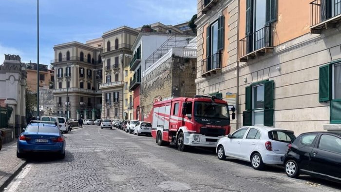 giallo a posillipo trovato cadavere nei giardini dell ex circolo delle poste