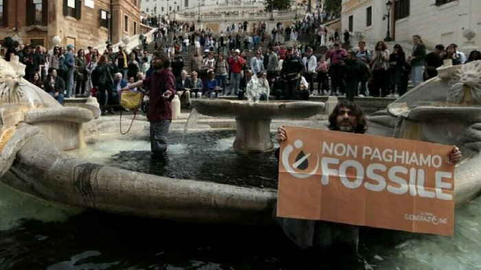 guerra agli eco vandali 3 anni di carcere a chi imbratta i monumenti